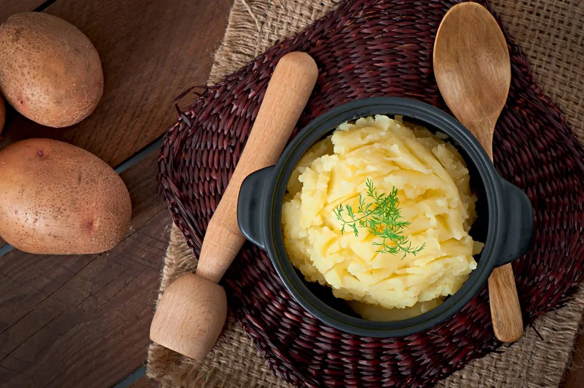 Combien de temps la purée de pommes de terre peut-elle rester à l'extérieur